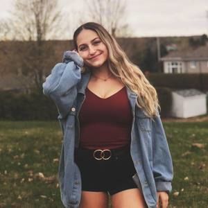 Meet your Posher, Alexia